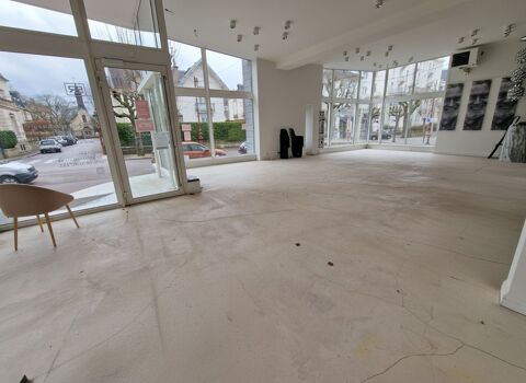   LOCAL 256 m2 à vendre VITTEL (88) Idéal RESTAURANT ou MAGASIN Quartier THERMAL 