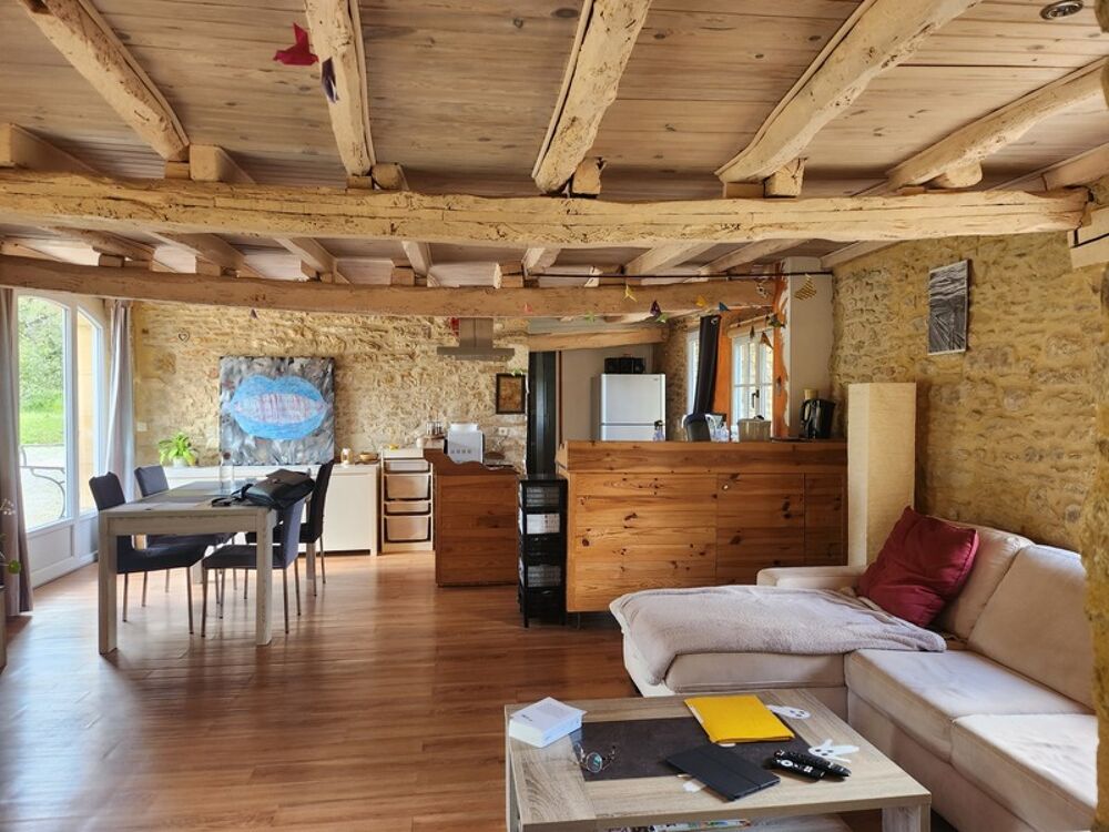 Propriété avec sa maison principale et ses 2 gîtes, sur 4 hectares