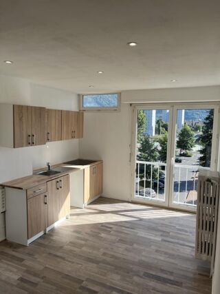  Appartement à louer 4 pièces 64 m²