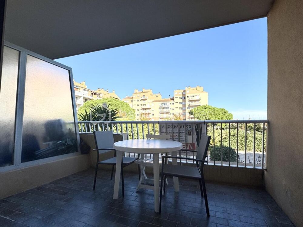 Vente Appartement Studio rénové Port de HYERES Hyeres