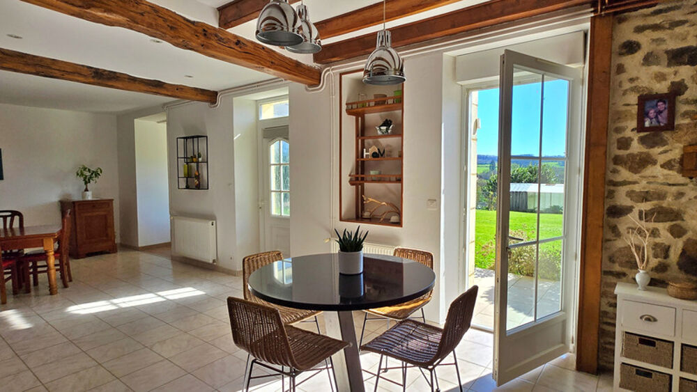 Vente Maison Maison en Pierre avec Grange Atelier Piscine et Jardin - Calme et vue imprenable Saint victurnien