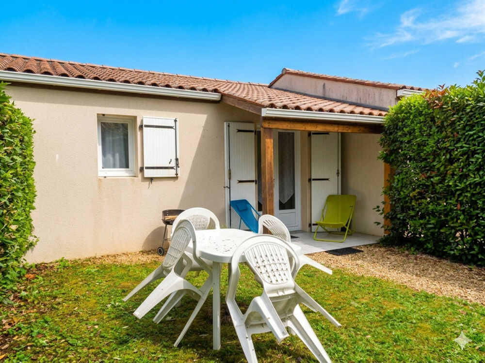 Maison à vendre 2 pièces OZILLAC (17) 2 pièces avec jardin privatif  Proche thermes de Jonzac