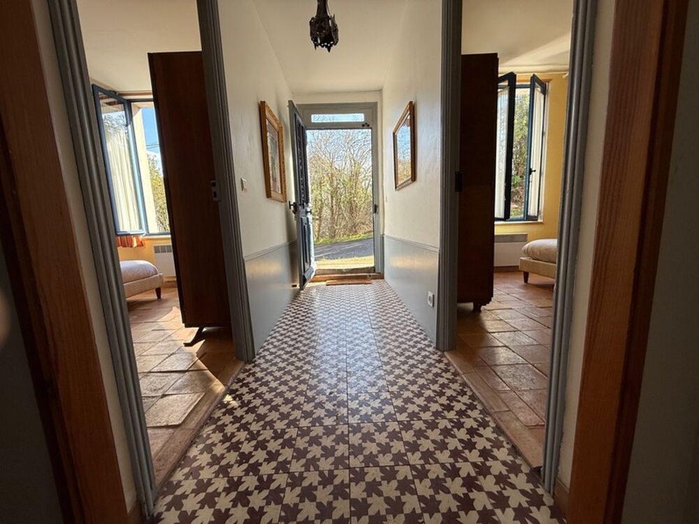 La Maison des Vendangeurs  Ancienne bâtisse viticole avec 4 suites, piscine et dépendances