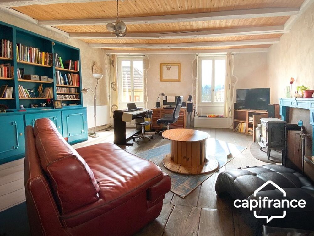 A VENDRE SAINT GEOIRE EN VALDAINE (38) Maison de village , 8 pièces , 4 ch,dépendances, terrain , rénovée