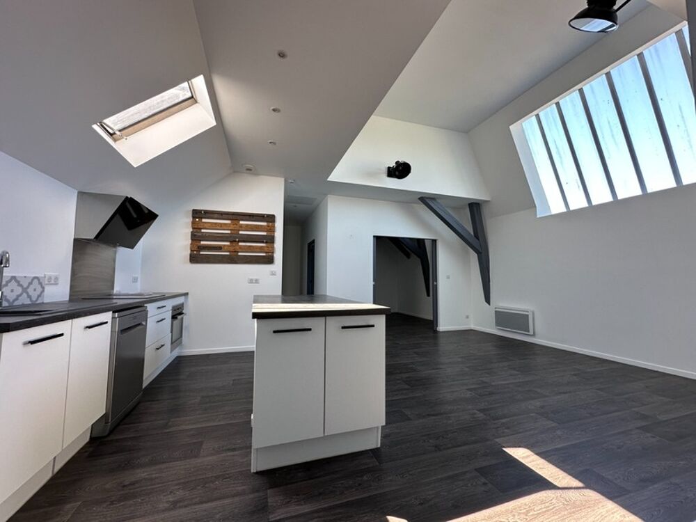 SAUMUR CENTRE-VILLE, Appartement rénové 2 chambres et bureau rénové au pied des commerces