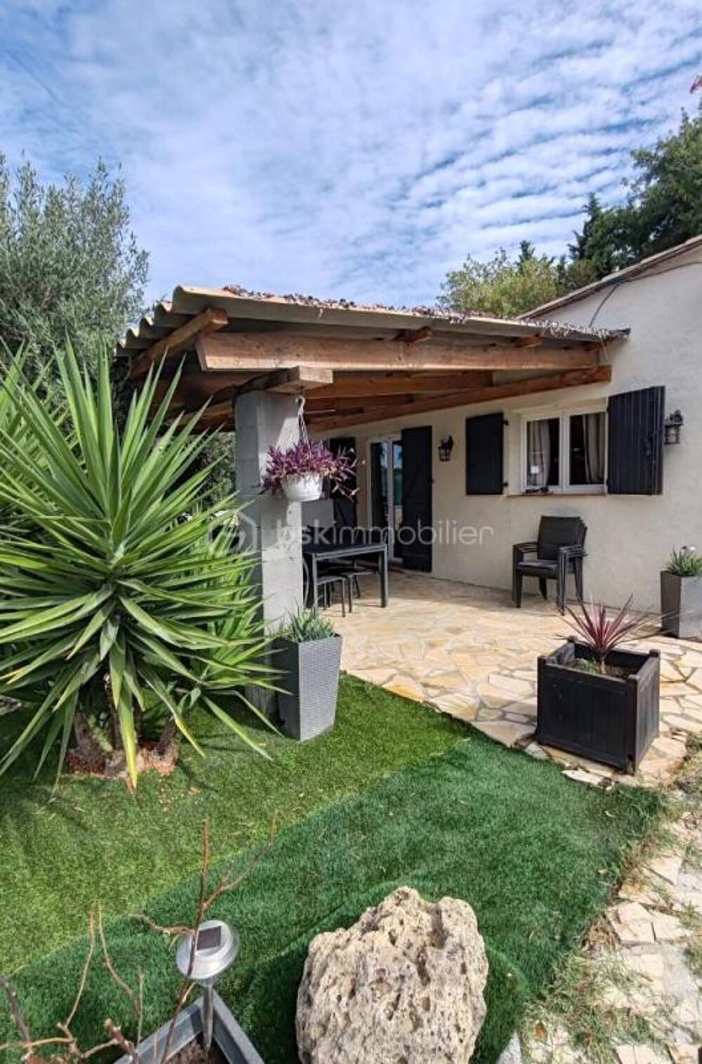 Terrain voyageur avec 3 appartements de 65 m2 & de 40 m2 5 emplacements caravanes