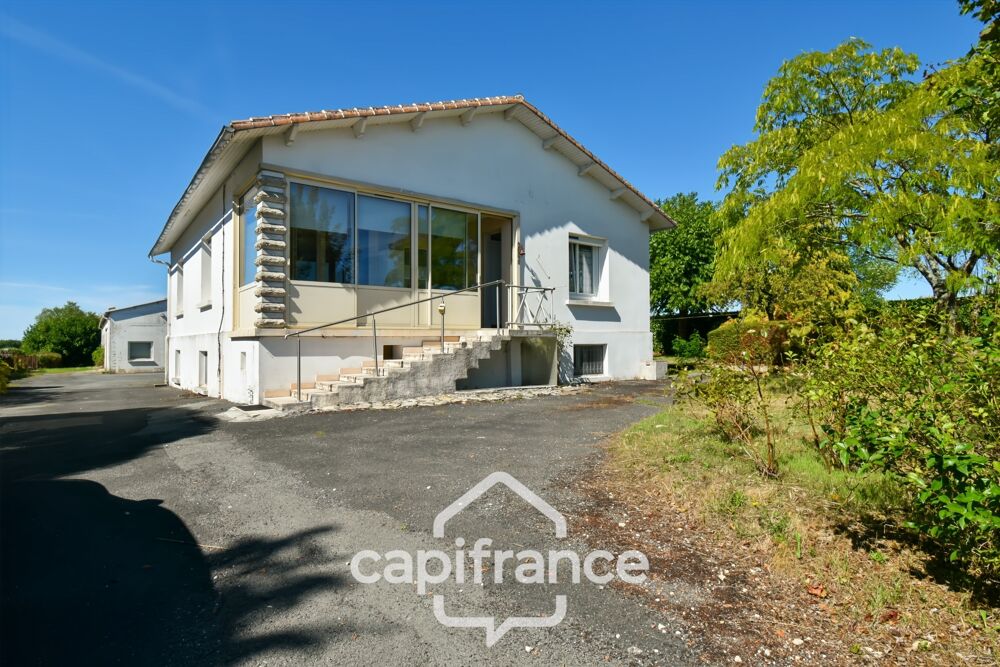 Maison à vendre COURCELLES (17), 140m²habitables, 7 pièces sur 4800m² de terrain avec nombreuses dépendances