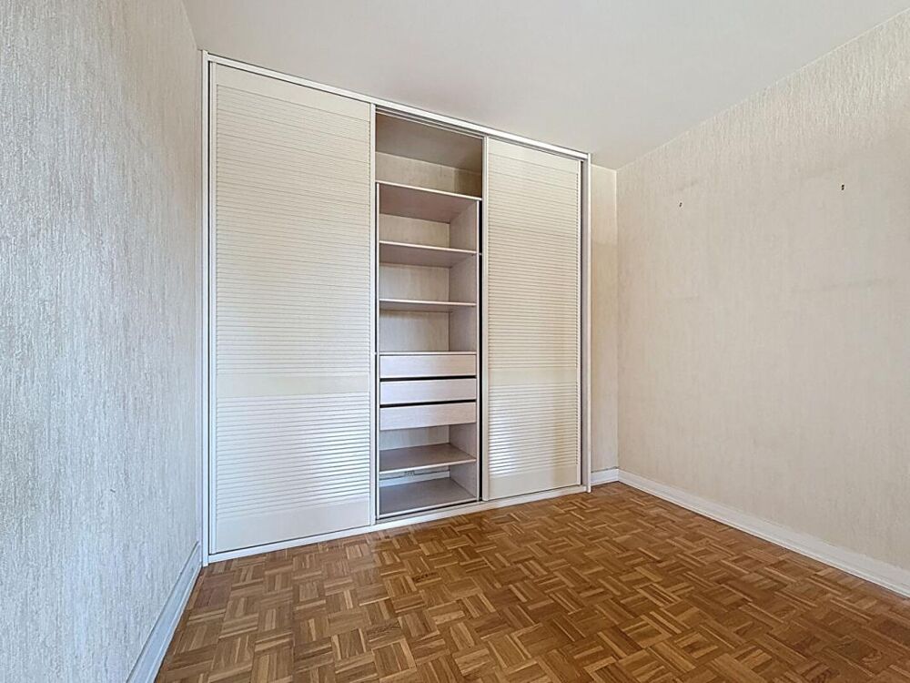 Vente Appartement Très grand studio de 40 m² avec place  de parking Et cave à 2 minutes du métro Villejuif louis Aragon Villejuif