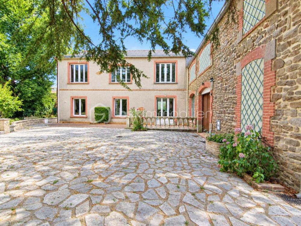 Propriété rare en centre ville de Fougères à l'abri des regards