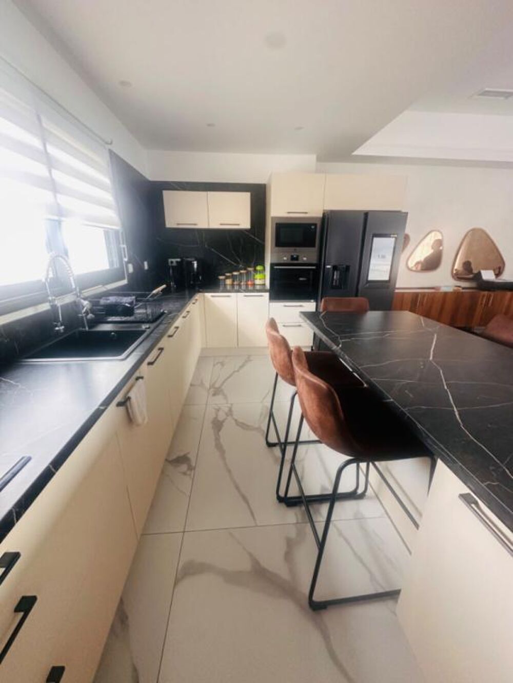 Maison 4 pièces 110 m2 contemporaine de plain-pied avec piscine