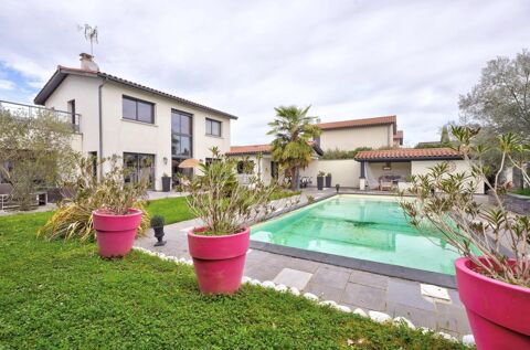   �l�gante maison familiale avec piscine � Quincieux Maison - 8 pi�ce(s) - 210 m�