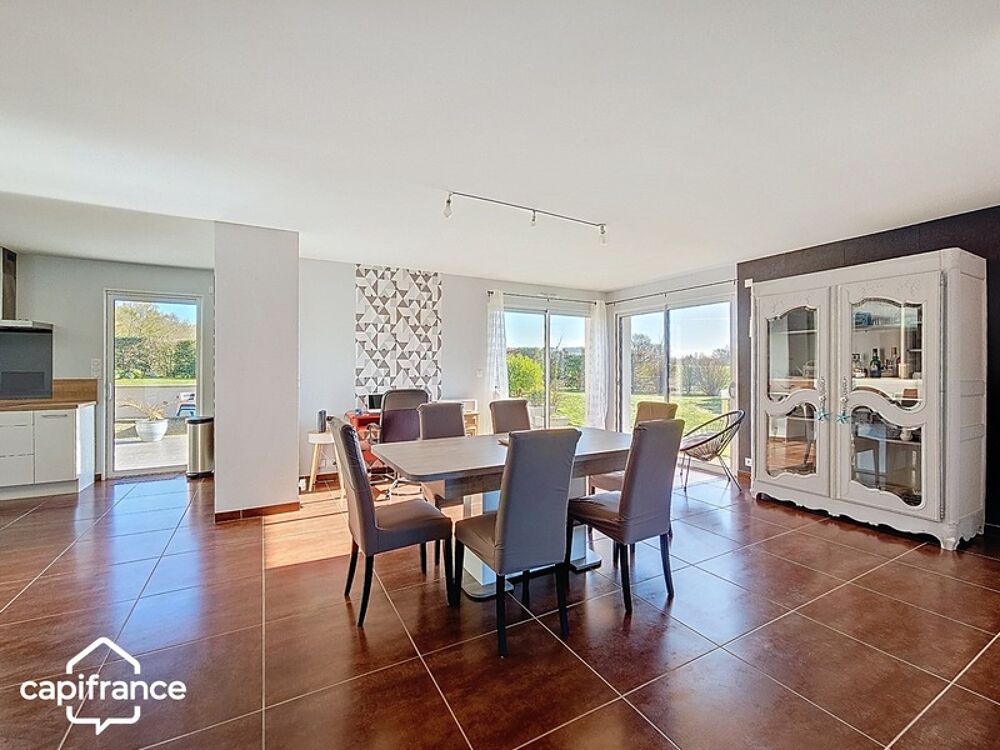 Maison de plain-pied 121 m²  3 chambres  3 garages (87m²)  terrain clos 1 454 m²  Boussais (79) proche Airvault