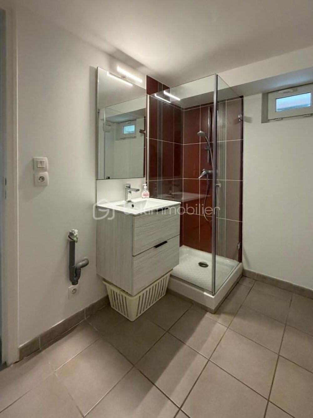 Vente Appartement T2 en rez-de-jardin avec terrasse de plus de 40 m², cave et stationnement privatif Annecy le vieux