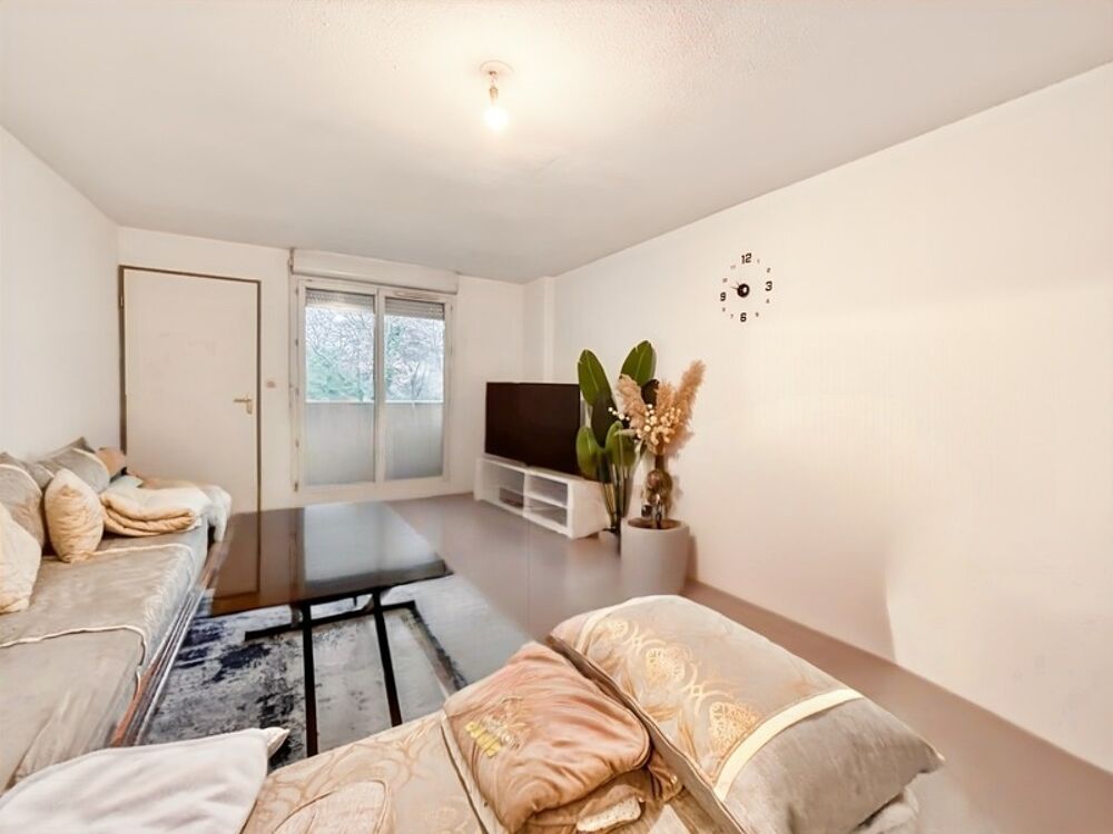 Montpellier Joli T2 avec balcon, piscine et vue jardin
