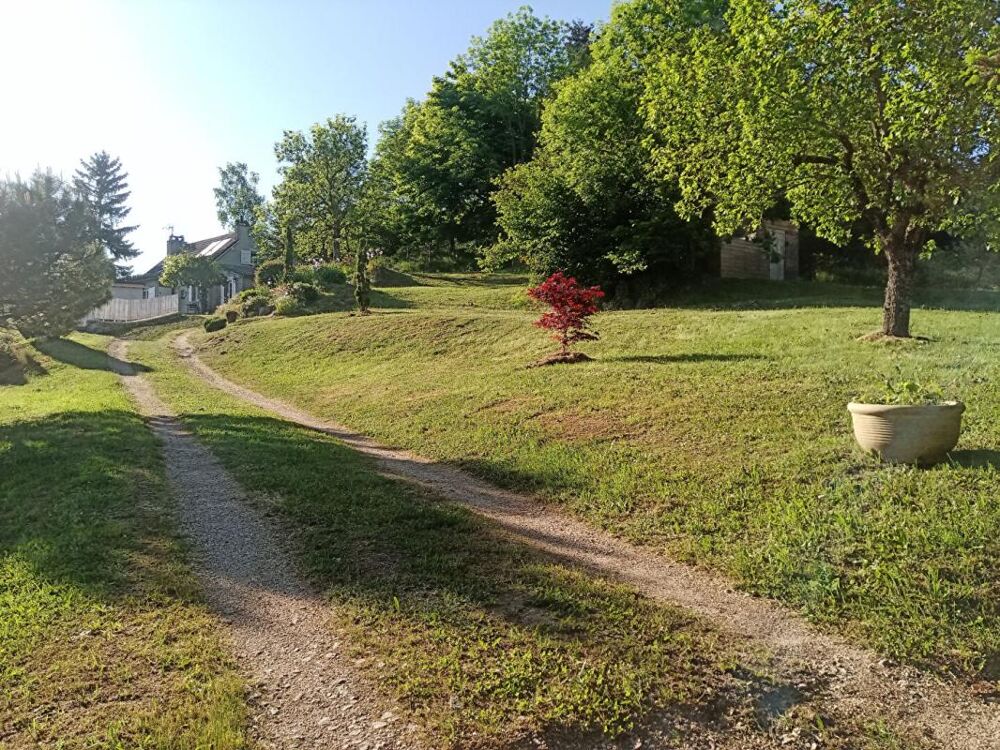 Vente Maison Le Pertuis(43), maison de 120 m2 habitables, 3 chambres, piscine sur 3.444 m2 de terrain Le pertuis