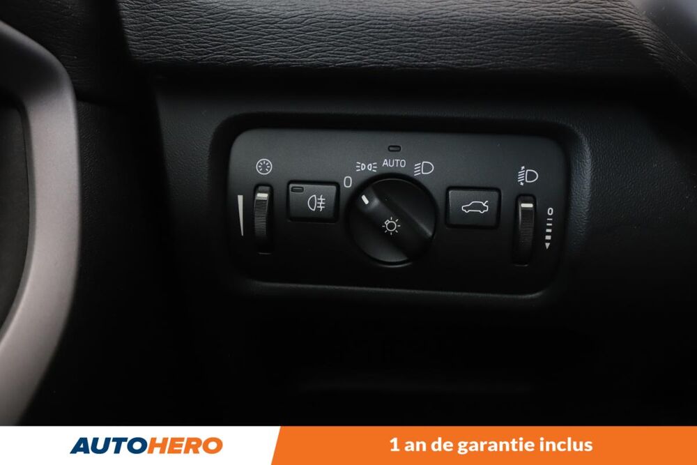 V40 1.6 D2 Momentum 115 ch 2015 occasion 92130 Issy-les-Moulineaux