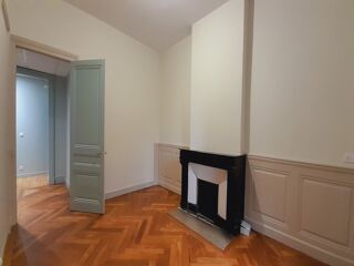  Appartement à louer 5 pièces 128 m²
