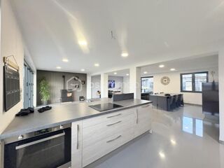  Maison � vendre 8 pi�ces 243 m�