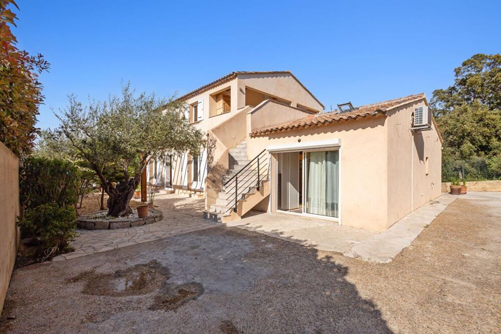 En exclusivité Villa comprenant T4 + T2 + Studio et piscine à vendre à Cogolin