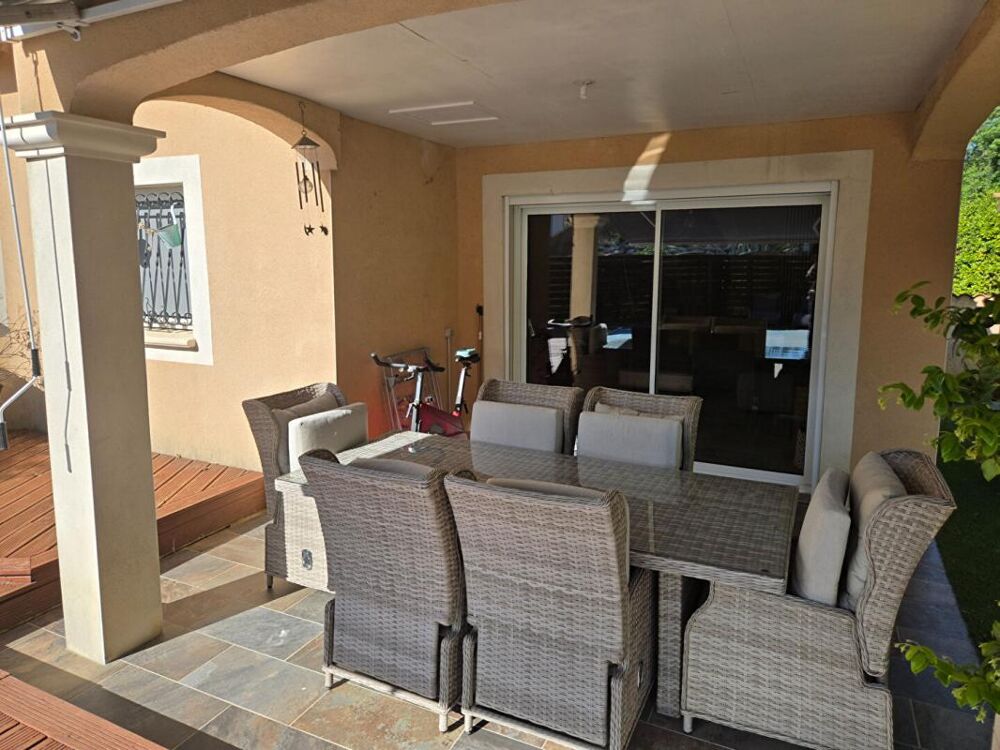 Villa avec piscine, dans un cadre résidentiel prisé