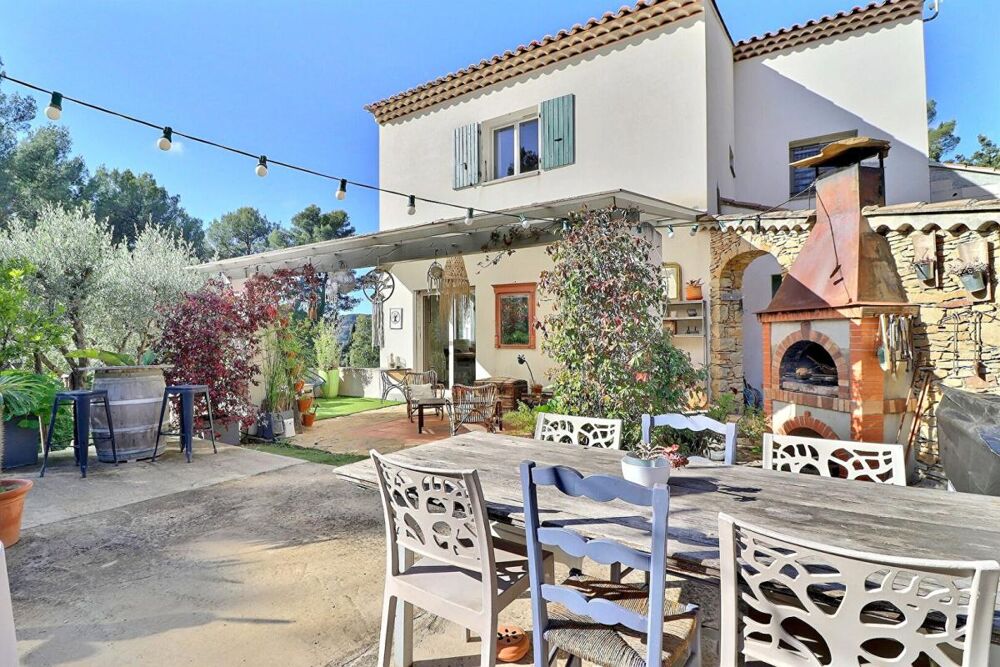 Maison Le Beausset avec piscine et dépendance sur une parcelle de 5050 m2