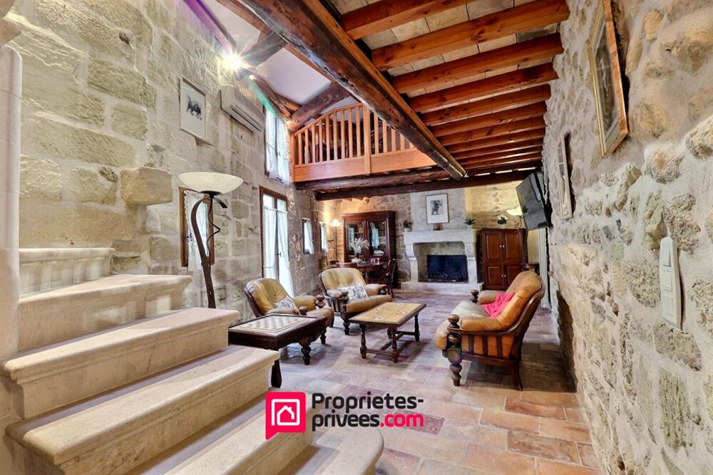 UZES centre, Maison en pierres avec jardin
