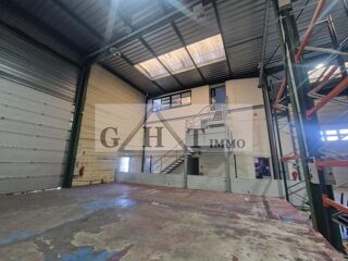   A LOUER 2000 M² DE TERRAIN + 800 M² ENTREPOT BUREAUX A STAINS Stains