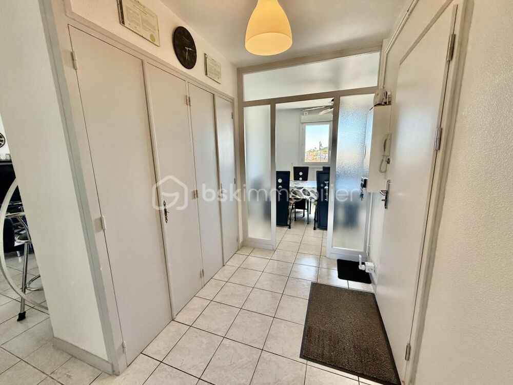 Appartement lumineux cinq pièces avec balcon, garage et cave - ROYAN à 10 minutes à pied de la plage de Pontaillac et du pigeonn