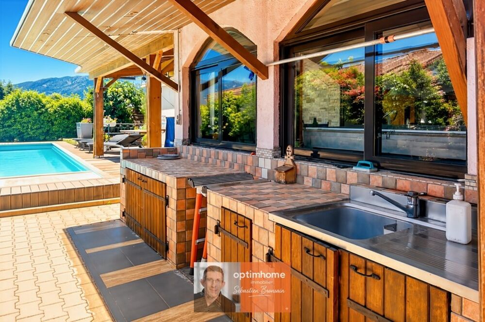 GHISONACCIA  MAISON FAMILIALE AVEC PISCINE, JACUZZI ET PANNEAUX SOLAIRES