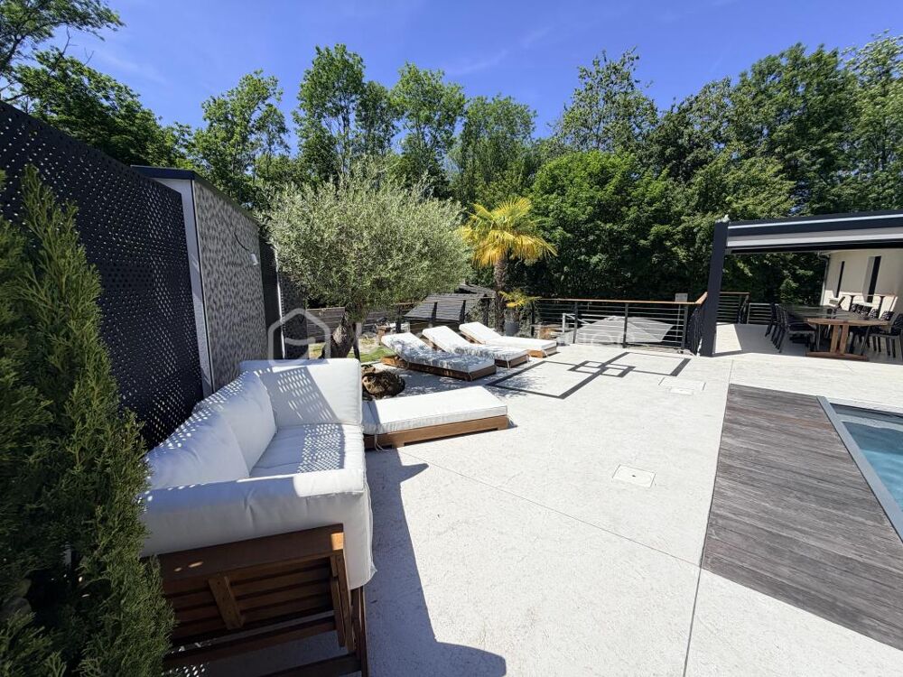 Vente Maison Sublime maison sur 3 niveaux, 4 chambres, une piscine et de très beaux matériaux Saint parres aux tertres