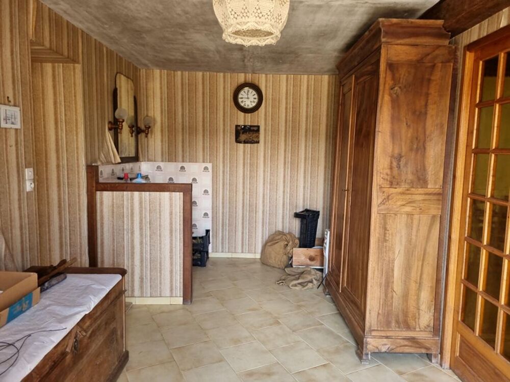 "EXCLUSIVITE" GRANDE FERME 6 pièce(s) et 28116 m²