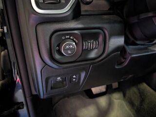 RAM 1500 5.7 4WD 396CH CREW LAMARIE SPORT 2018 occasion 77250 Moret Loing Et Orvanne