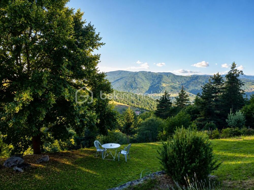 Ferme ardéchoise en pierres avec vue panoramique et châtaigneraie centenaire à proximité de Lamastre