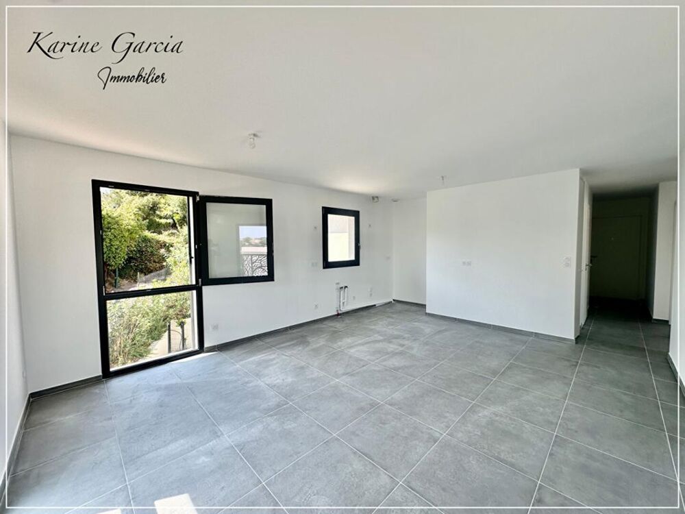 Vente Appartement SIX FOURS LES PLAGES - A PROXIMITE DES AXES AUTOROUTIERS ET COMMERCES - APPARTEMENT DE TYPE 3 - SUPERFICIE 62 M2 - AVEC BOX EN S Six fours les plages