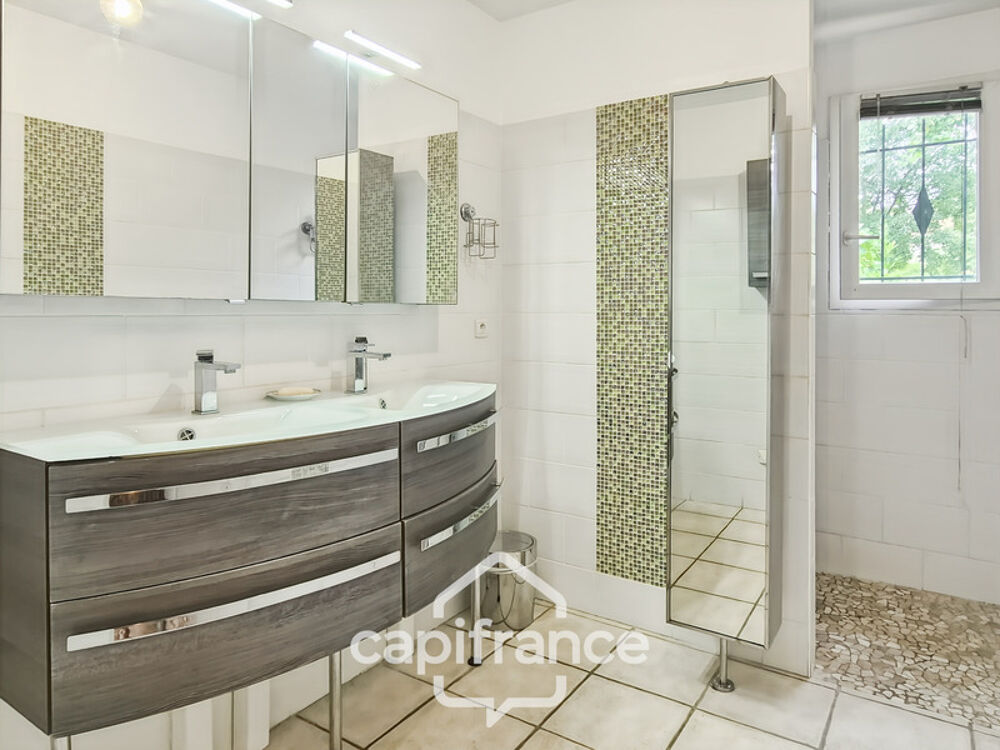 Vente Maison Maison à vendre 4 pièces ROQUEMAURE (30)-107m²-terrain 1540m² avec piscine et grand garage Roquemaure