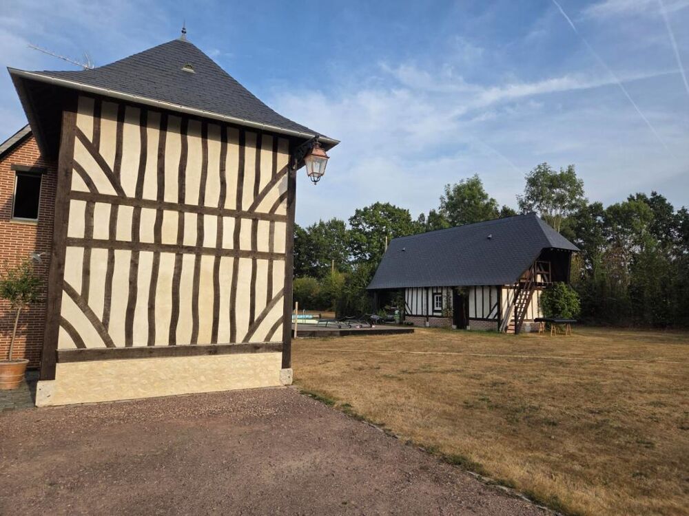 Maison de charme de 100 M2, 5 pièces 3 chambres avec une piscine et annexe sur un terrain de 4700 M2 à BONNEVILLE LA LOUVET (14)