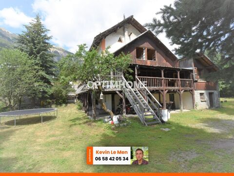   Maison mitoyenne  rnover  la vue unique sur les montagnes au pied de la Clare, T12 de 400m avec terrain de 1074m et garage Maison - 12 pice(s) - 400 m