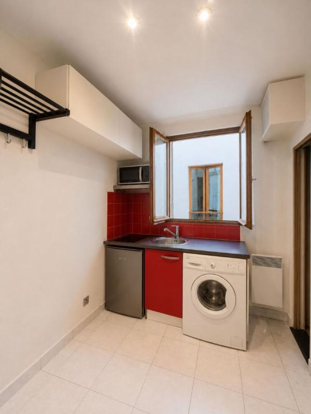 Vente Appartement MONTMARTRE  - ABBESSES - STUDETTE AU CALME SUR COUR - ADRESSE RARE Paris 18