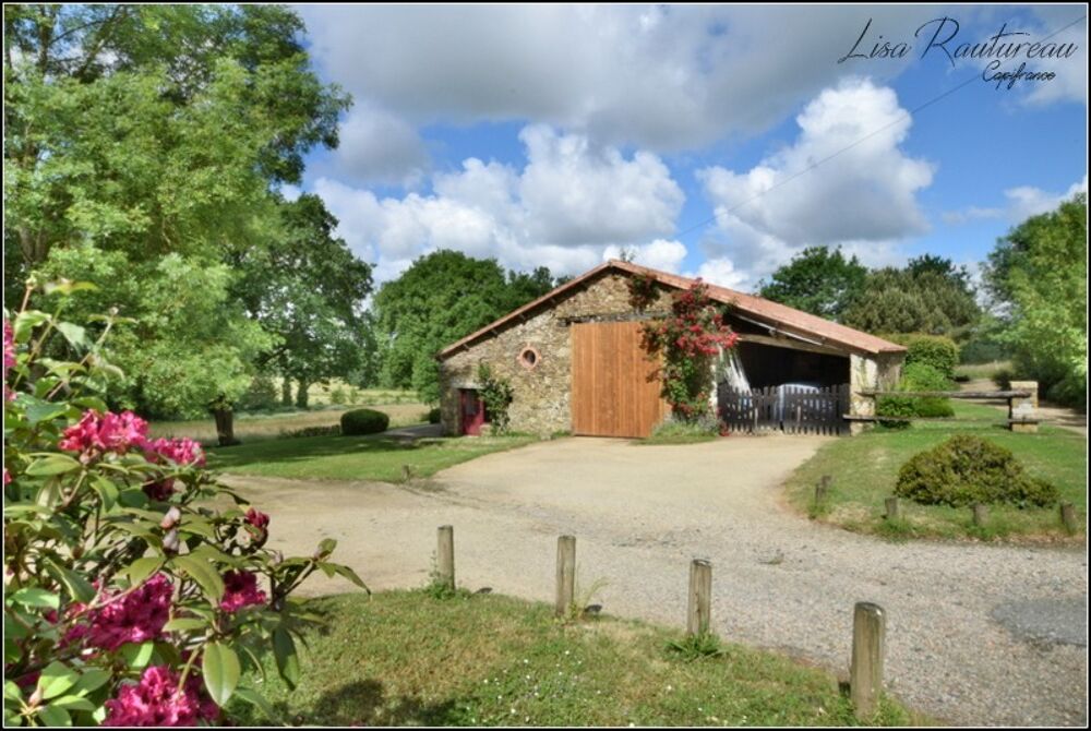 Domaine d'exception - CHAVAGNES EN PAILLERS (85) - 2 maisons d'habitations ainsi que 2 gîtes avec piscine