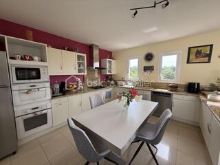  Propri�t�/ch�teau � vendre 7 pi�ces 210 m�