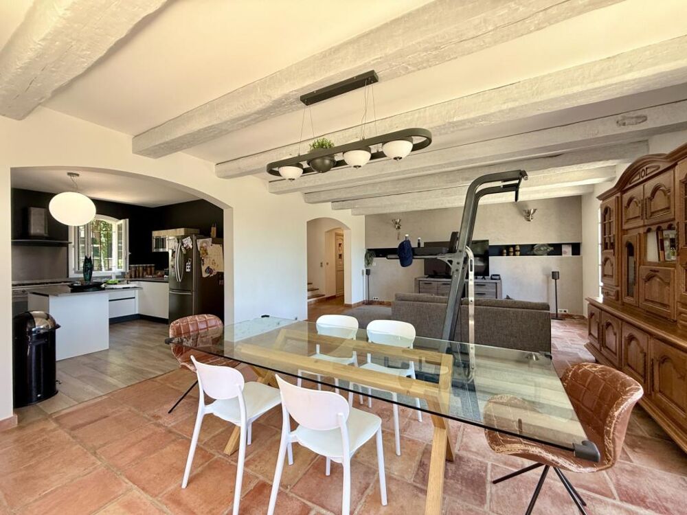 Maison 200 m²  4 chambres  Terrain 1 300 m²  Revenus locatifs 1 300 €/mois