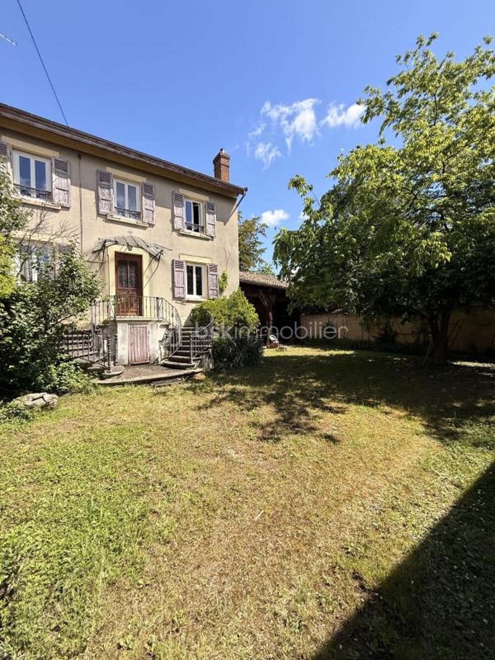 Maison d'exception avec terrain et dépendances