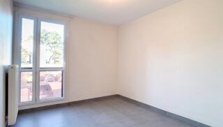  Appartement à louer 3 pièces 74 m²