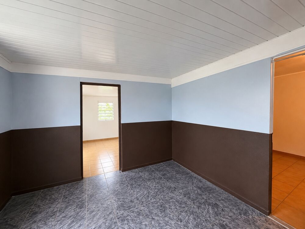 Case T3 à rénover ou terrain à bâtir de 280 m² avec vue mer  Terre Sainte, à 200 m de la plage
