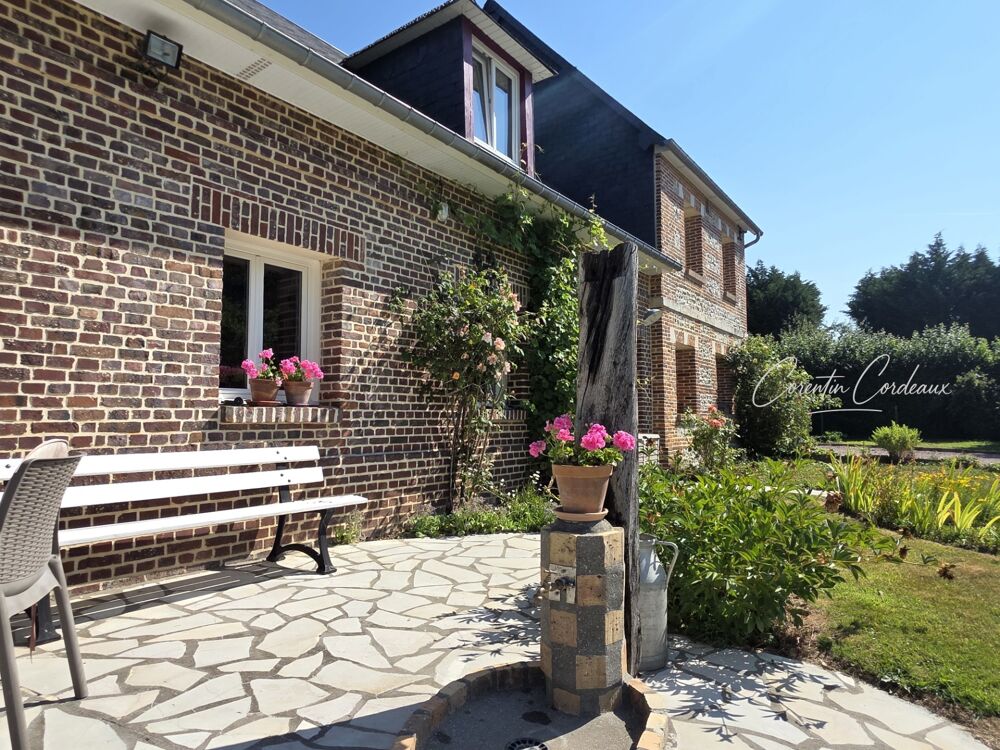 Maison de caractère en brique et silex  XIXe siècle  Environ 193 m² habitables  Terrain de 3 200 m²