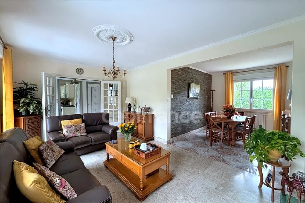 Vente Maison LE JUCH(29) Maison néo-bretonne de 148m² sur un terrain de 1000m², 4 chambres, garage, sous-sol Le juch