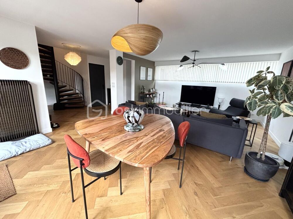 Maison de 98 m²  Terrasse de 40 m² entièrement rénovée  Résidence Le Menhir