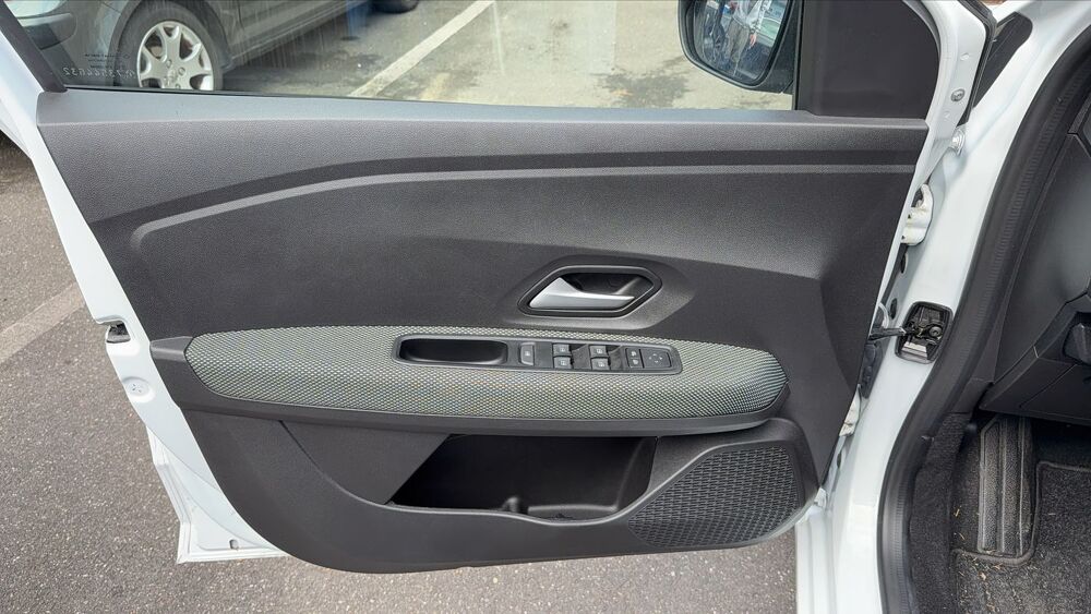 Sandero III 1.0 TCe 90 CVT Expression - Automatique 2024 occasion 93100 Montreuil