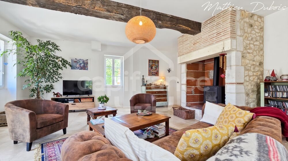 Un domaine de caractère proche dEymet avec installations équestres, gîtes et studio yoga/bien-être