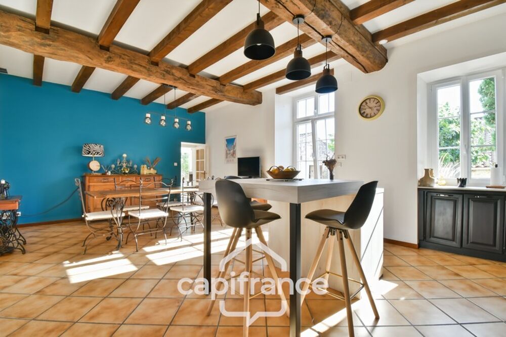Maison à vendre 10 pièces BIGNAY (17), proche ST JEAN D'ANGELY et ses commerces, avec jardin, piscine et garage